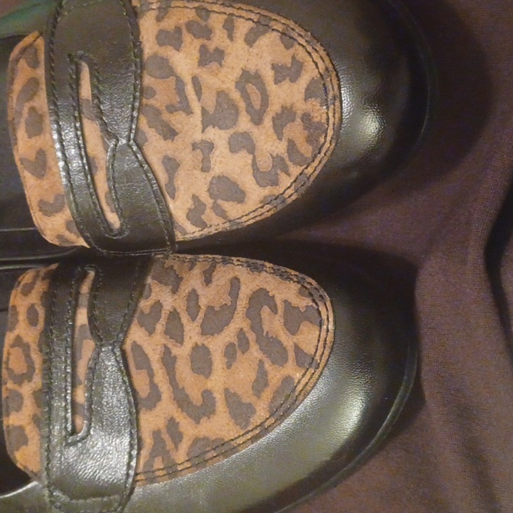 Munro Women's Leopard Print Loafers - Picture 2 of 5